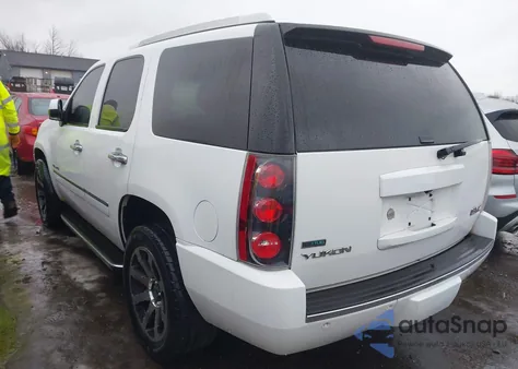 2010 GMC Yukon Denali z USA, uszkodzony, nr VIN 1GKUKEEF7AR270415